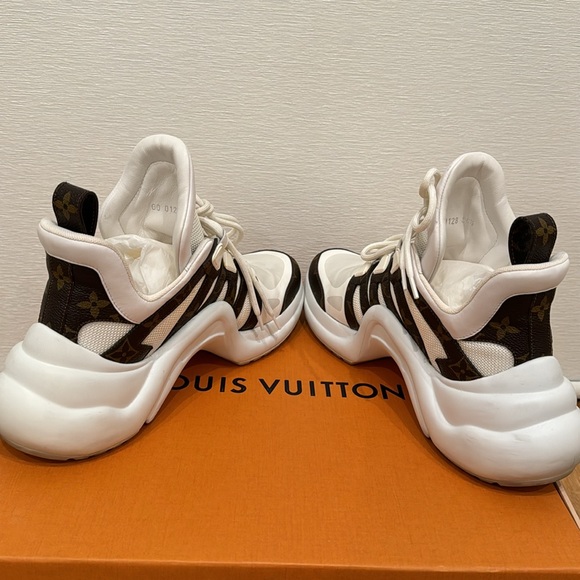 Louis Vuitton arch light sneakers - Picture 9 of 17